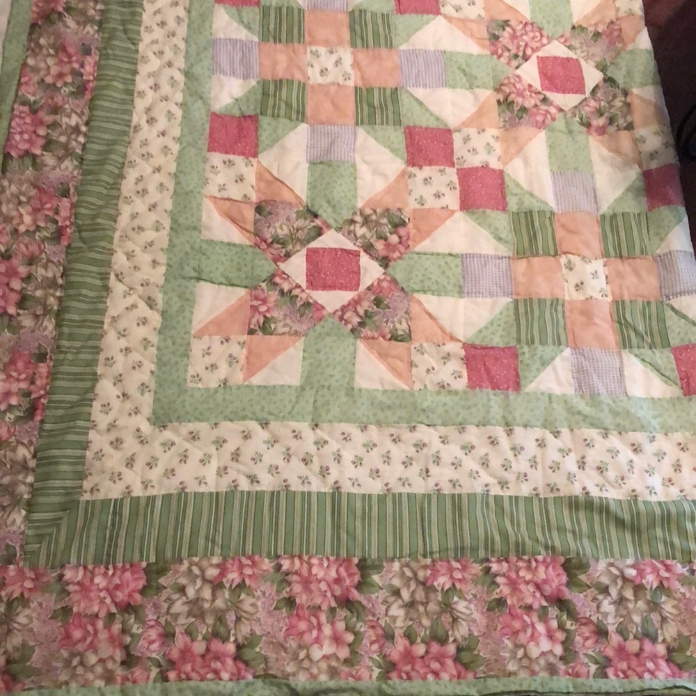 Pink and green floral Quilt + 2 pillow sham